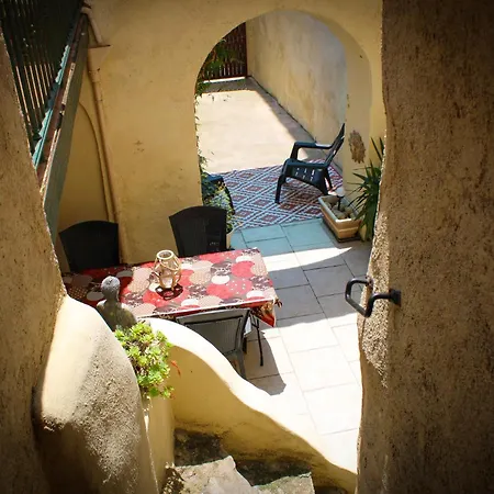 Gite Atypique Dans Une Maison Du 18Eme Siecle Argeliers Extérieur photo